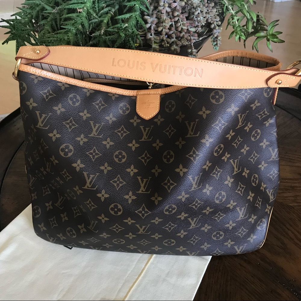 Gorgeous Louis Vuitton Monogram Delightful Mm Discontinued Hobo Shoulder Bag.
